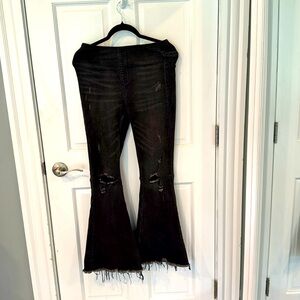 Risen Women’s Jeans size S Black Distressed pull on